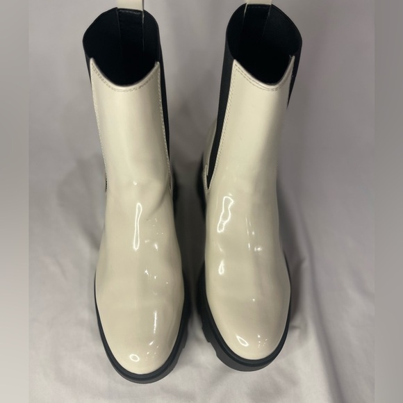 NEW Nordstrom Open Edit Ivory Patent Iris Lug Chelsea Boots Womens US 7.5 - Picture 8 of 14